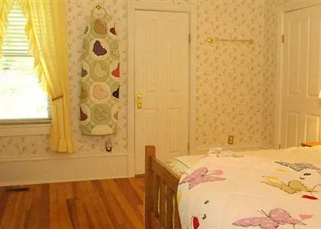 Plain And Fancy Bed And Breakfast-3